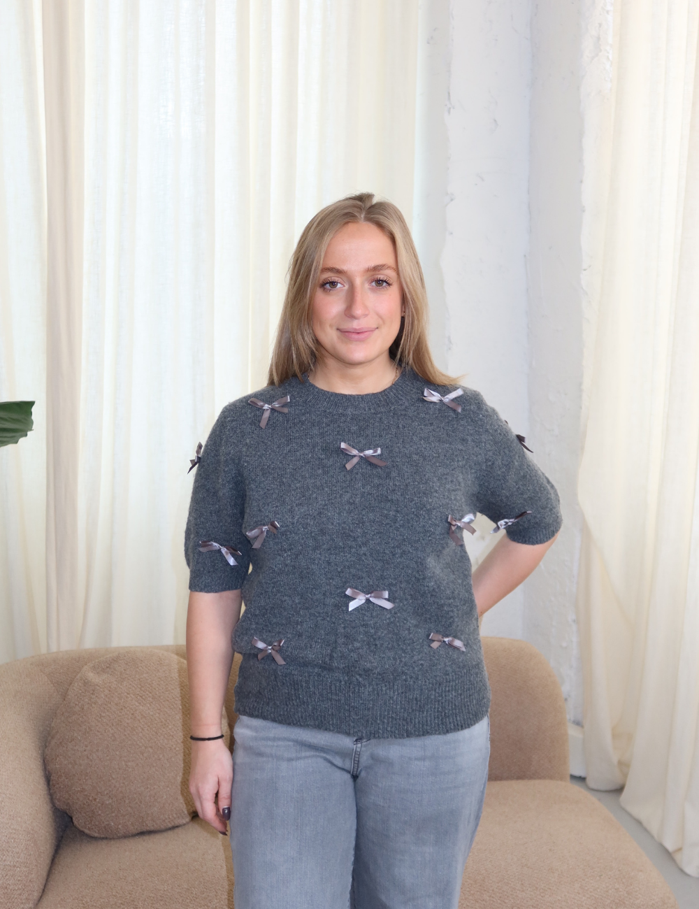 Grey short-sleeve sweater with bows