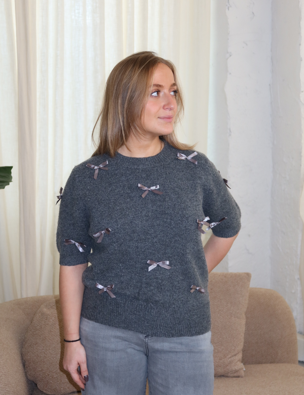 Grey short-sleeve sweater with bows