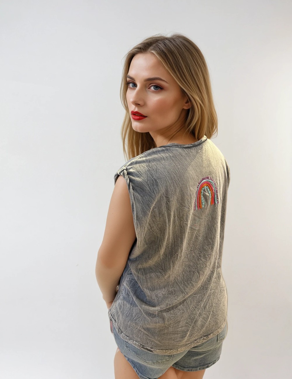 Grey T-shirt with embroidered rainbow patterns