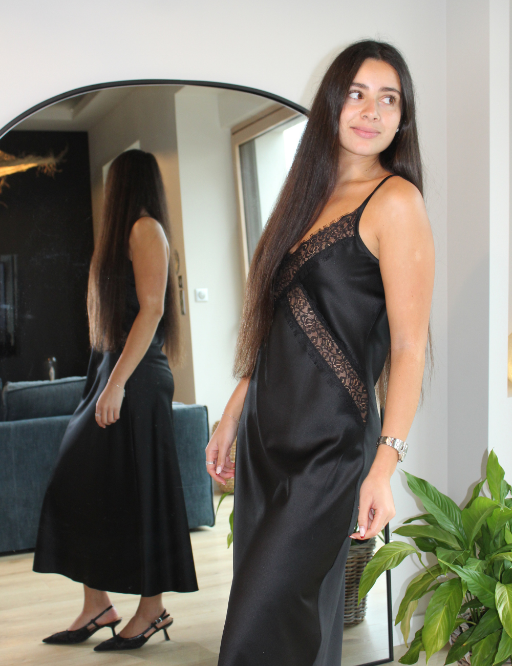 Robe longue noire à détails dentelle
