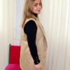gilet tailleur sans manches en suédine beige avec bouton
