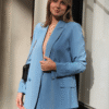 Veste bleue portée look business moderne
