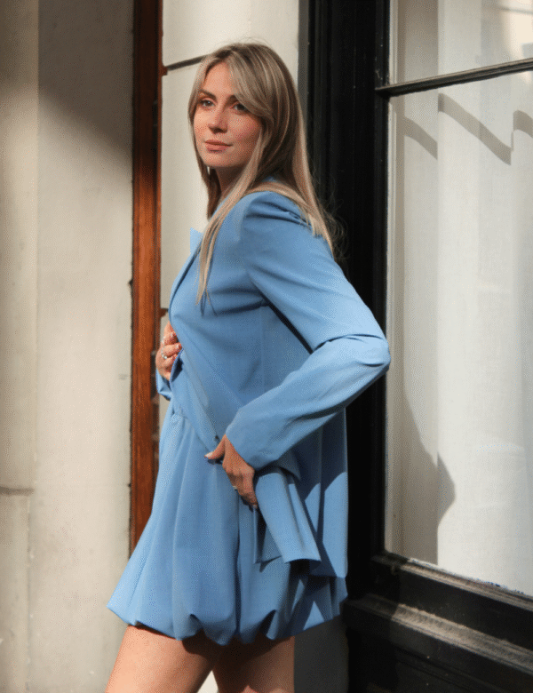 Détail coupe italienne et finitions veste bleue