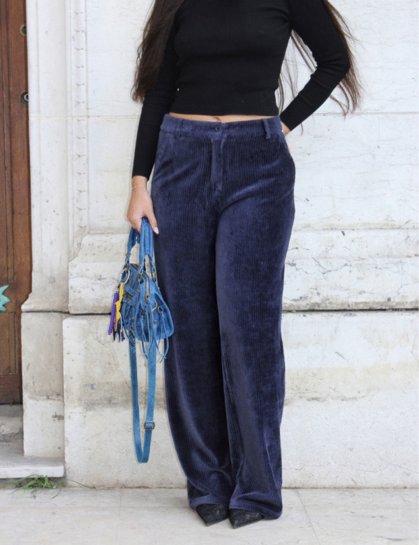 8 Détails poches et finitions pantalon bleu marine