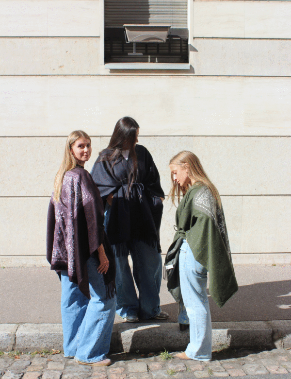 Visuel site - 3 Cape bordeaux stylée différents ports créatifs