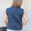 Vue de dos gilet sans manches bleu coupe cintrée