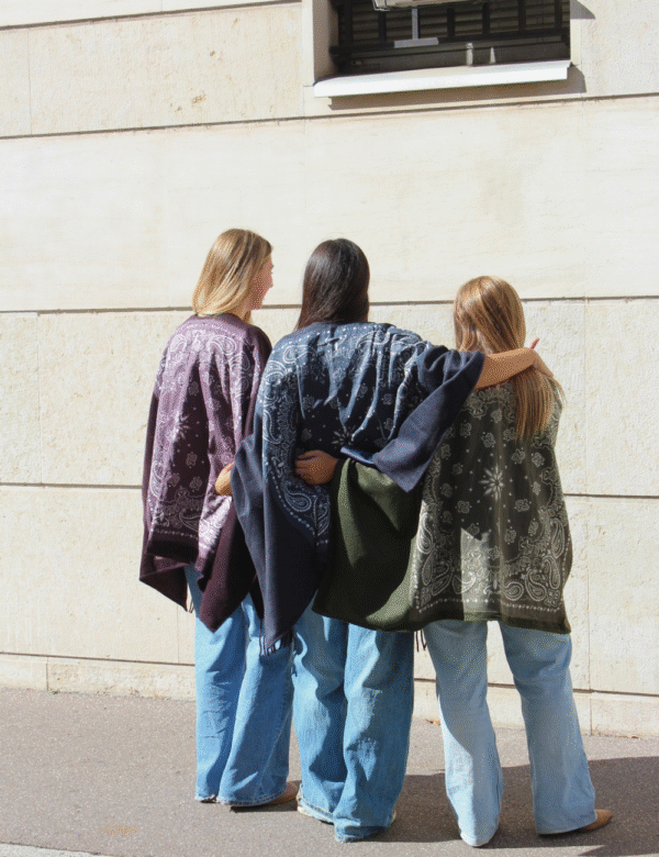 Visuel site - 4 Cape bordeaux stylée différents ports créatifs