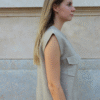Gilet sans manches beige stylé look minimaliste