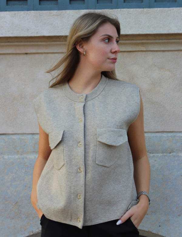 Pull maille beige et texture gilet italien luxe