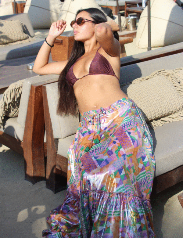 Jupe longue irisée stylée avec maillot de bain