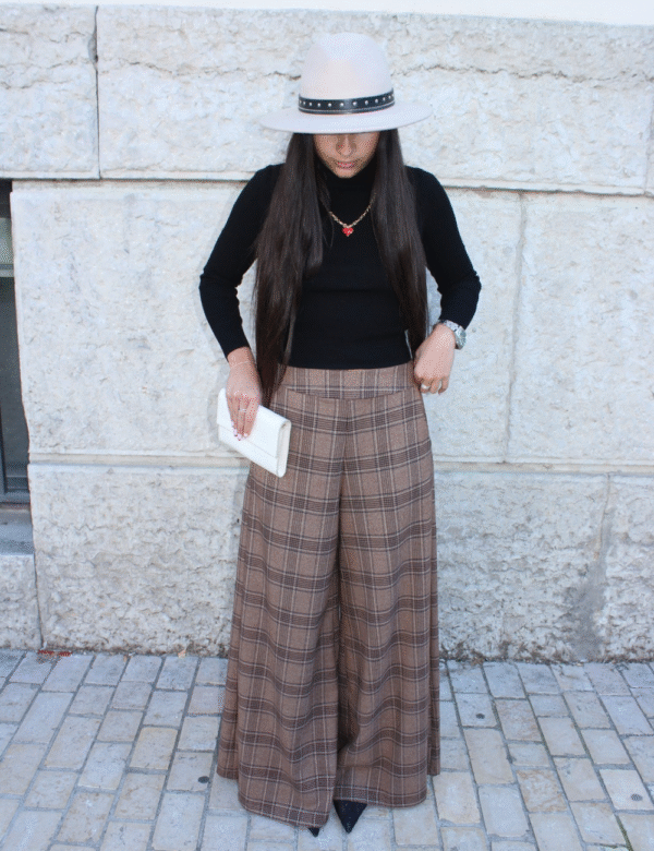 Visuel site - 68 Détail motif carreaux marron tissu italien premium