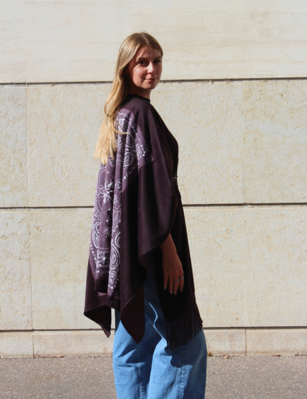 Visuel site - 8 Vue drapé fluide cape poncho bordeaux