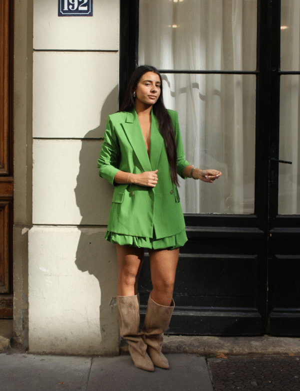 Visuel site - 84 Veste verte stylée avec jupe bouffante assortie
