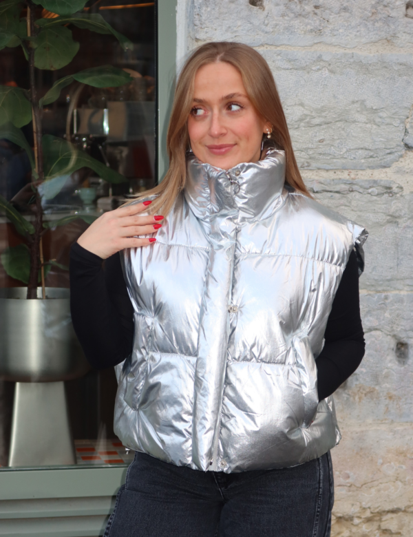 11 Doudoune sans manches argentée - gilet métallique moderne