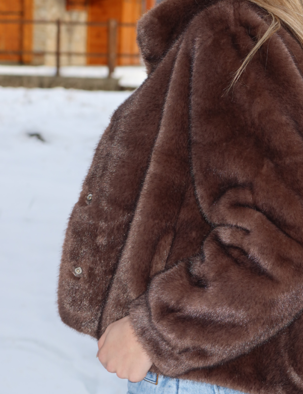 détails côté veste en fourrure