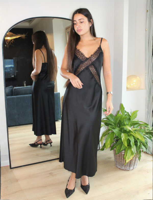 33 Vue tombé fluide maxi robe noire dentelle