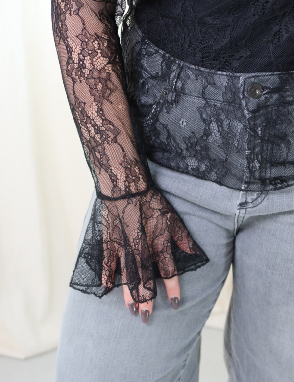 68 détails l'anche évasé haut manches longues tout en dentelle détails poignet