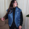 veste en jean bleu sans manches épaules structurées