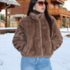 9 veste en fourrure courte camel avec poche et col montant