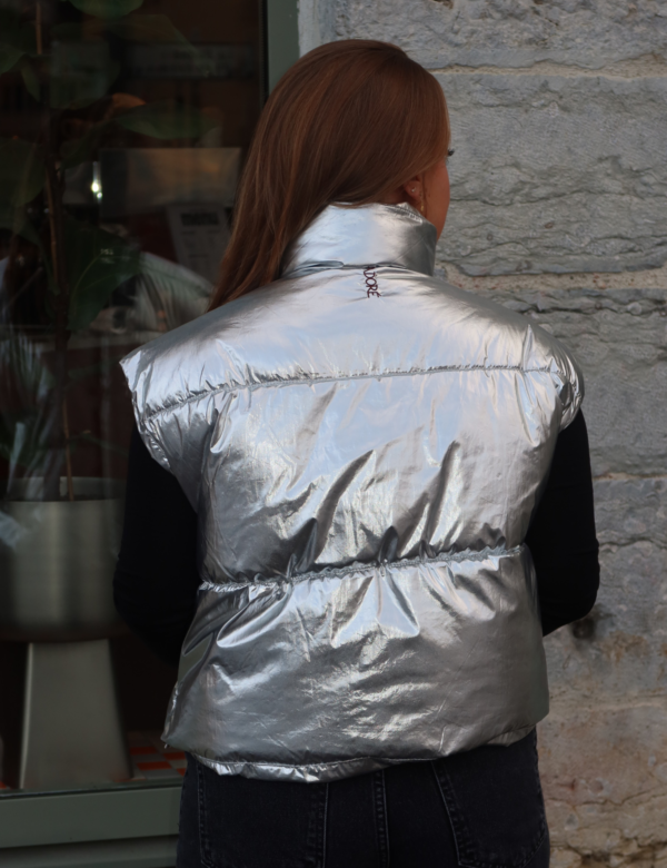 9 Doudoune sans manches argentée - gilet métallique moderne