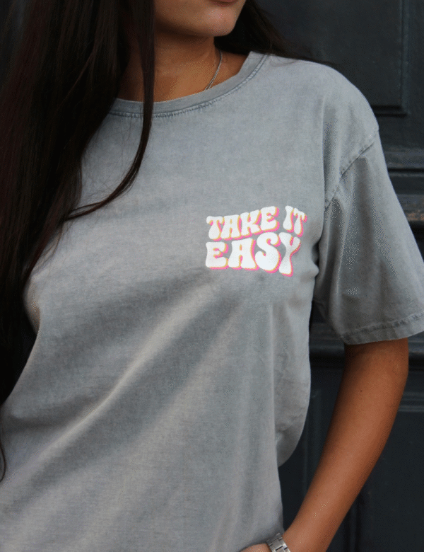 Détail imprimé message Take It Easy qualité