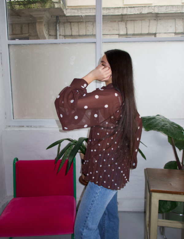 16 Blouse marron pois stylisée tenue élégante manche large et bouffante