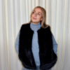 83 Gilet fourrure noire porté look chic